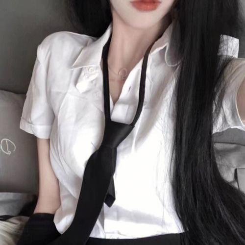 伊莎贝尔跳到聚光灯下
